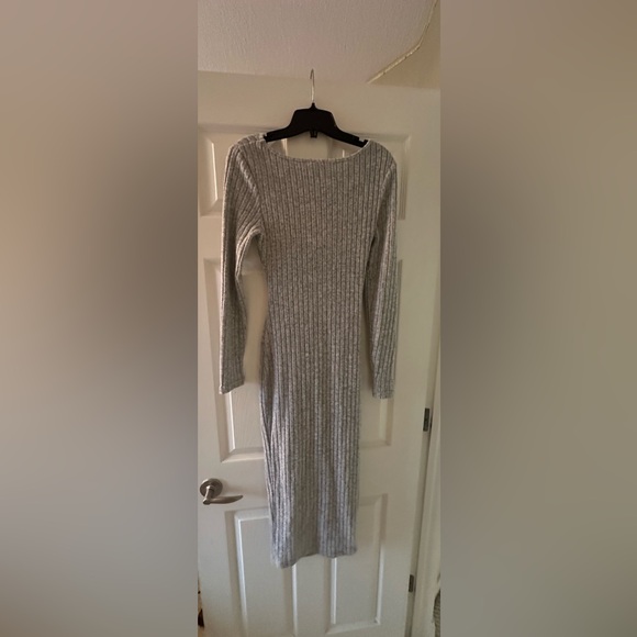 Two Dresses Rarely Worn - Picture 2 of 4